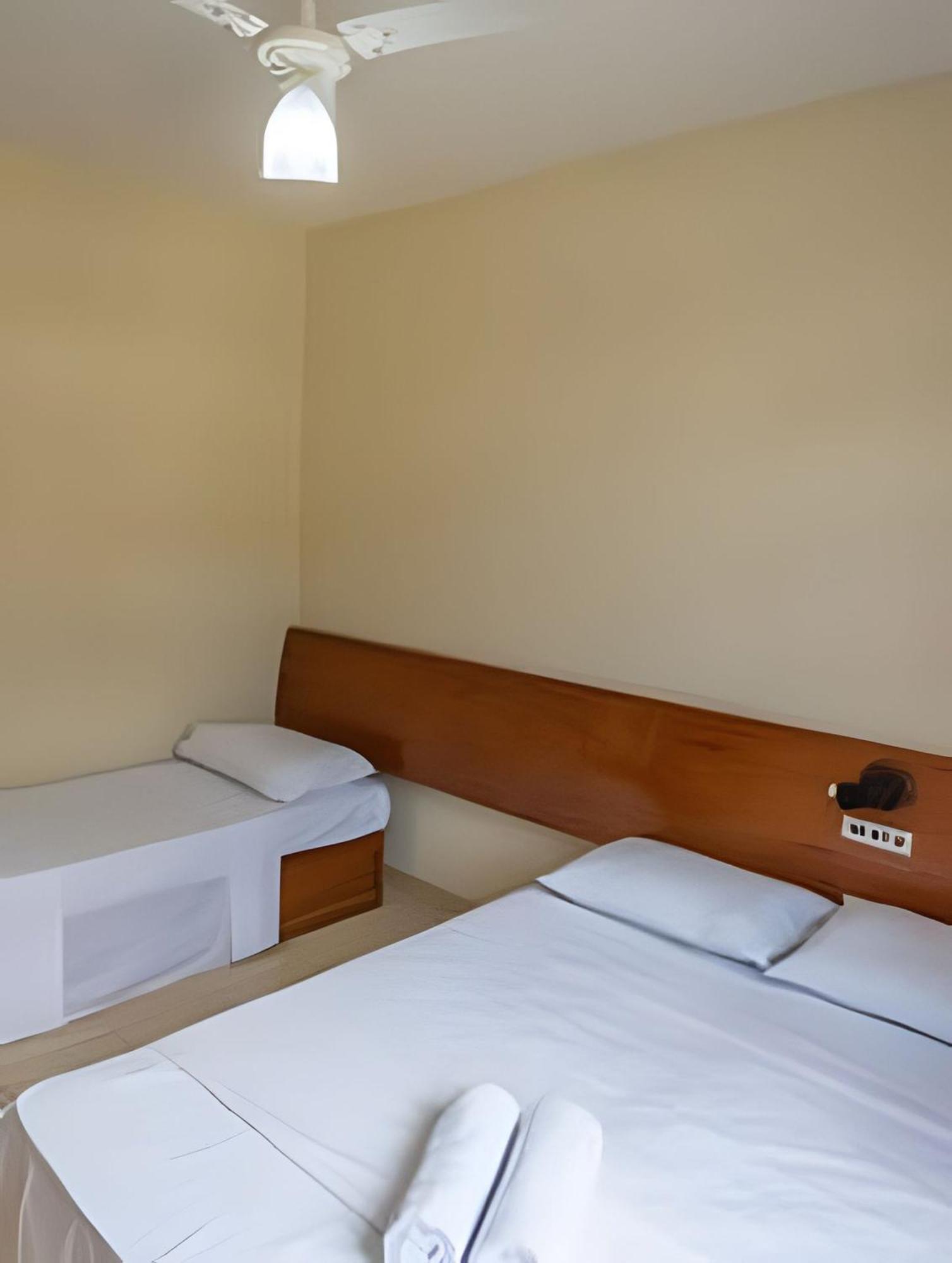 Em Frente A Praia De Taperapuan; Piscina; 1 Quarto; Wifi 300 Mbs; Estacionamento Gratuito 1 Veiculo Porto Seguro Exterior foto